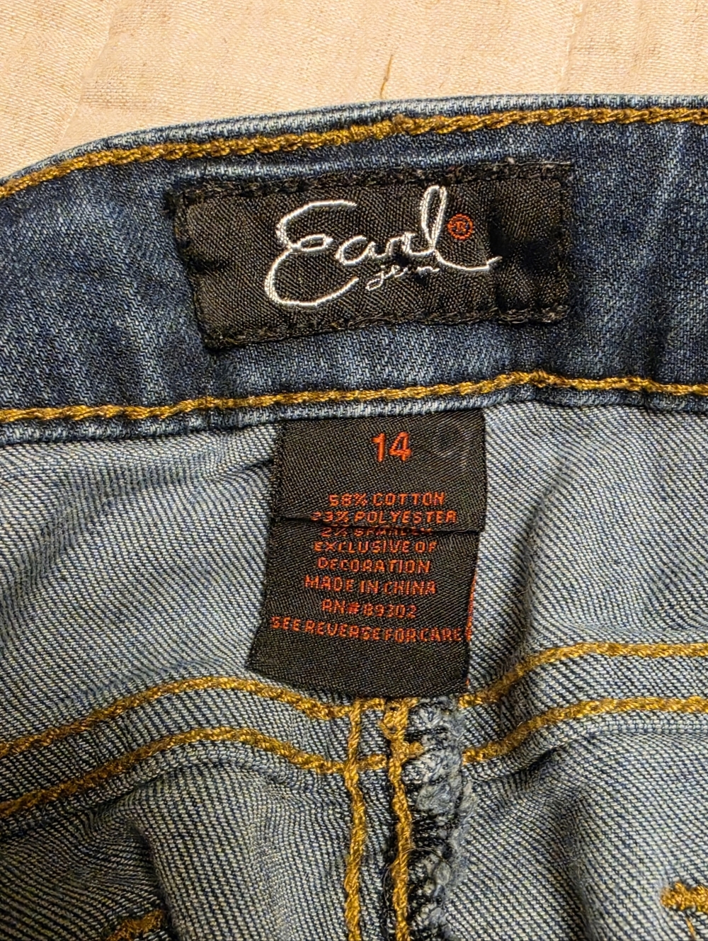 Earl Jeans Cropped Jeans with White Floral Embroidery Size 14 - Picture 4 of 8